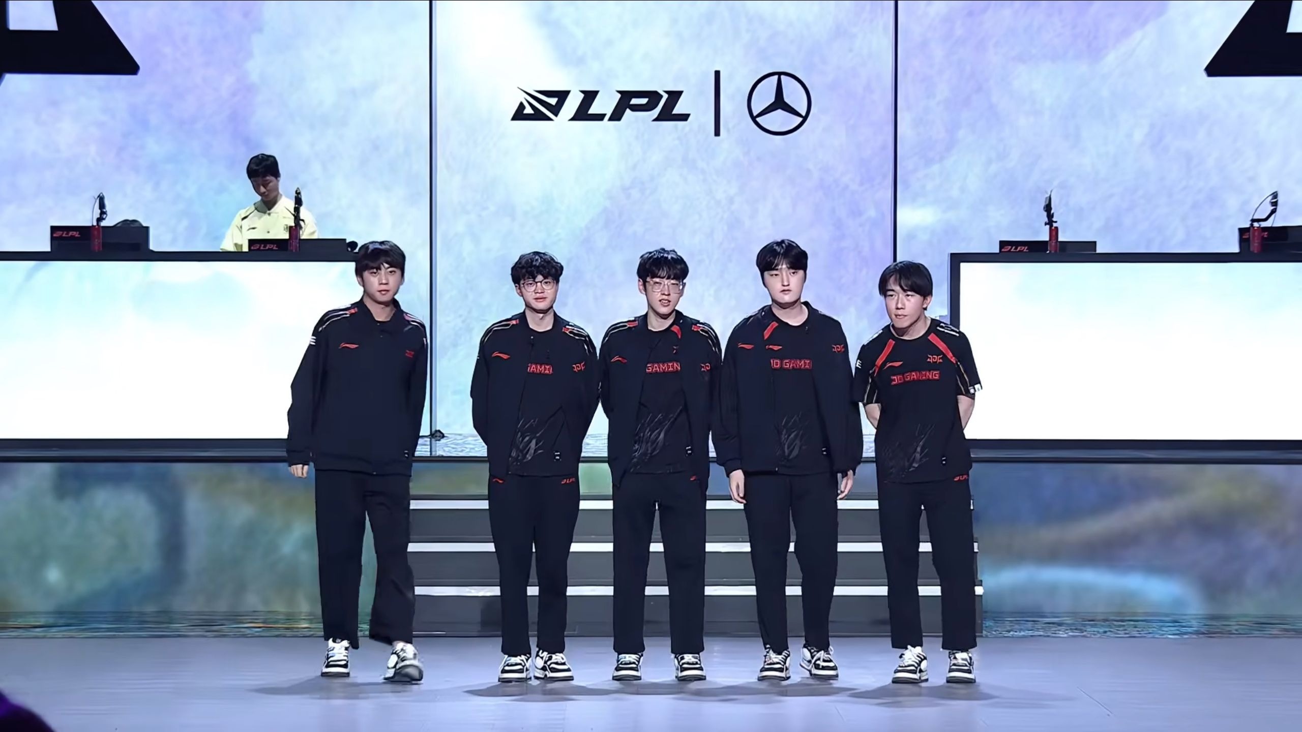 JDG翻盘EG，Ming完成史诗逆转2025世界赛2:1（深圳）