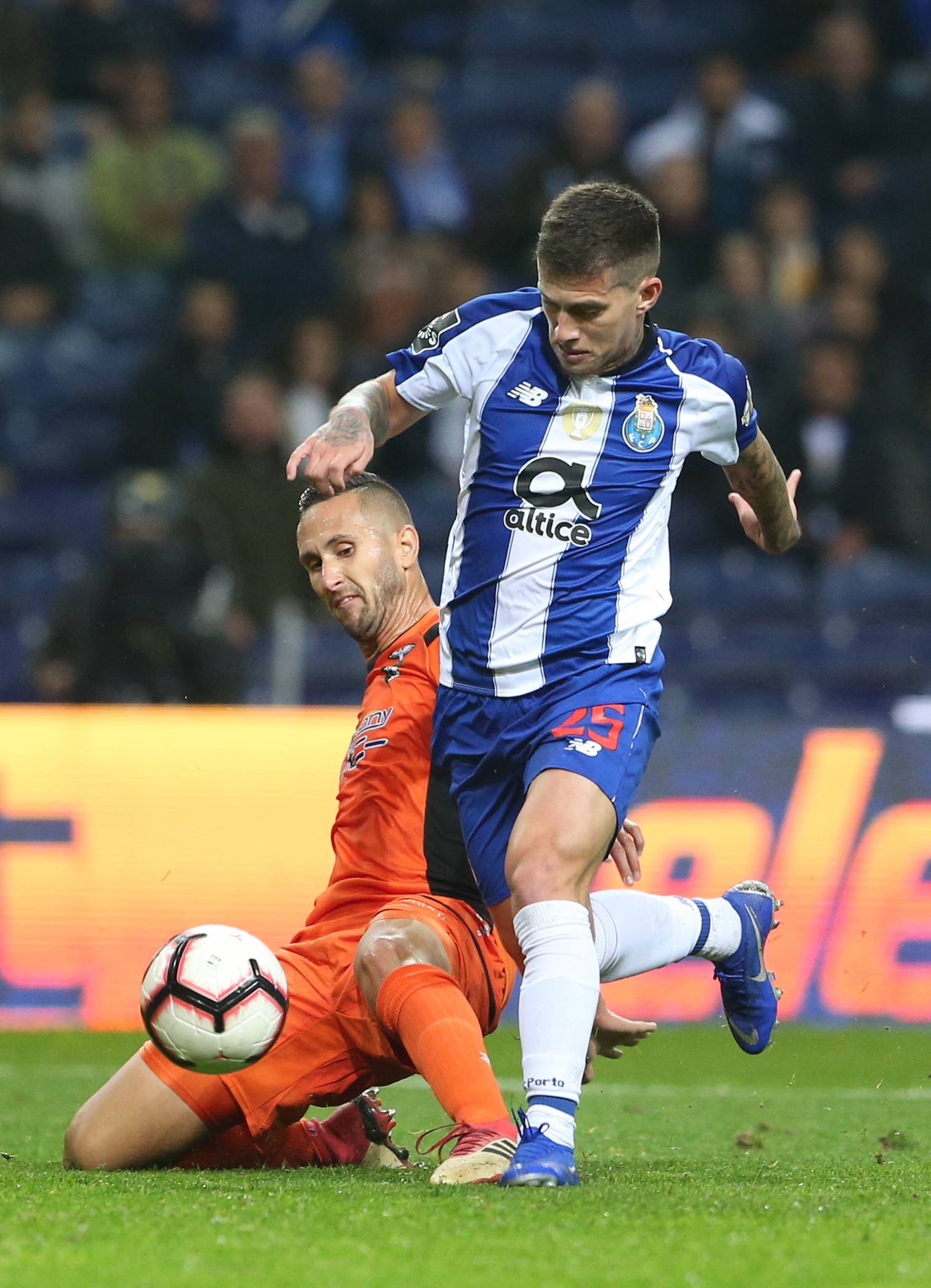 南美足球联赛激战不停，冠军之路任重道远