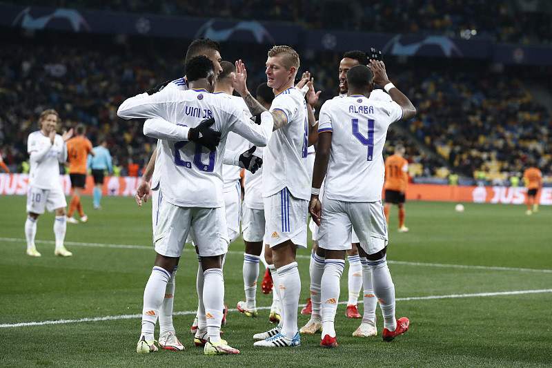 包含豪门对决！橄榄球上演世纪大战的词条