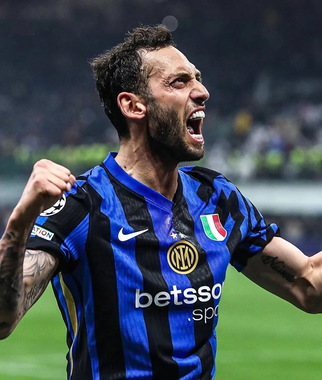 开云体育app-棒球惊险逆转取胜，粉丝狂欢不已