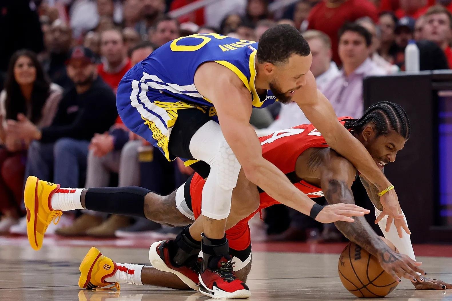 灰熊鏖战山西队，库里点燃赛场